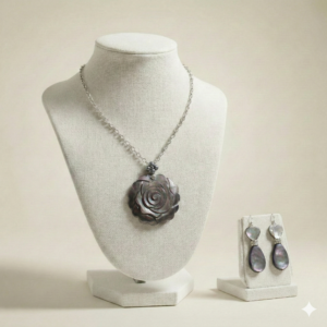 colar em madrepérola abalone e brincos cinza