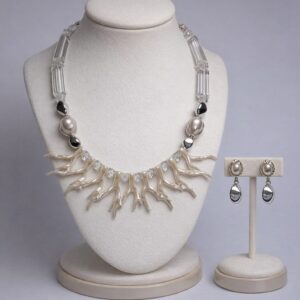 Início colar curto coral galhos com pérolas