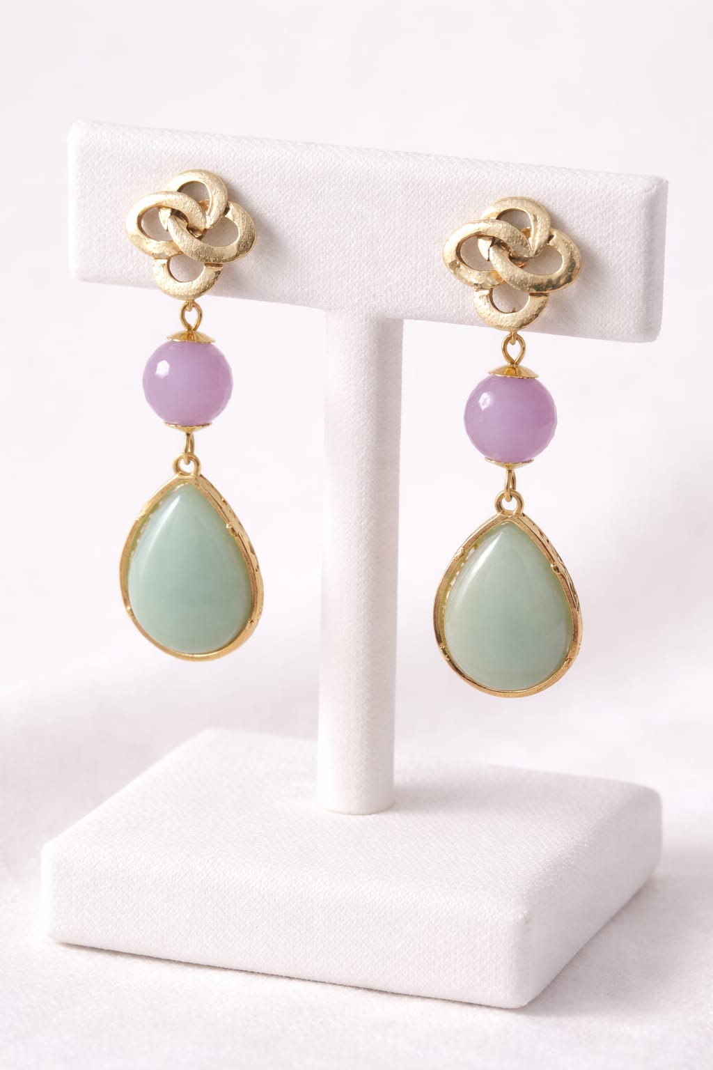 brincos folheados com pedras naturais jade lavanda e quartzo verde brincos folheados com pedras naturais jade lavanda e quartzo verde